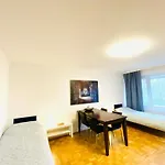 Hannovermesseapartment 2 Bedroom, Balcony With Garden View