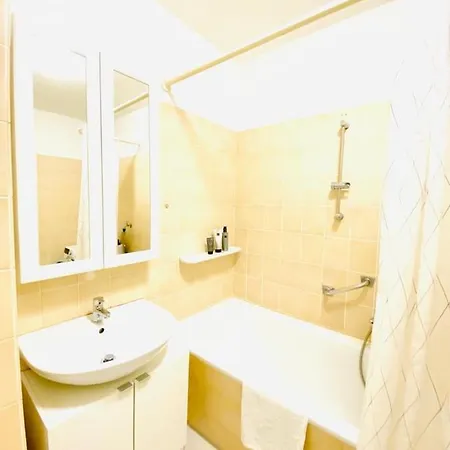 Hannovermesseapartment 2 Bedroom, Balcony With Garden View Appartement Hannover